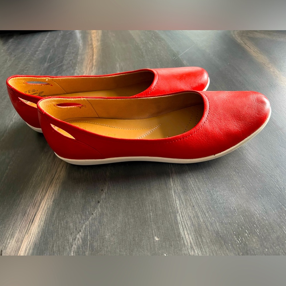 Clark’s 9 Red Leather Skimmer EUC